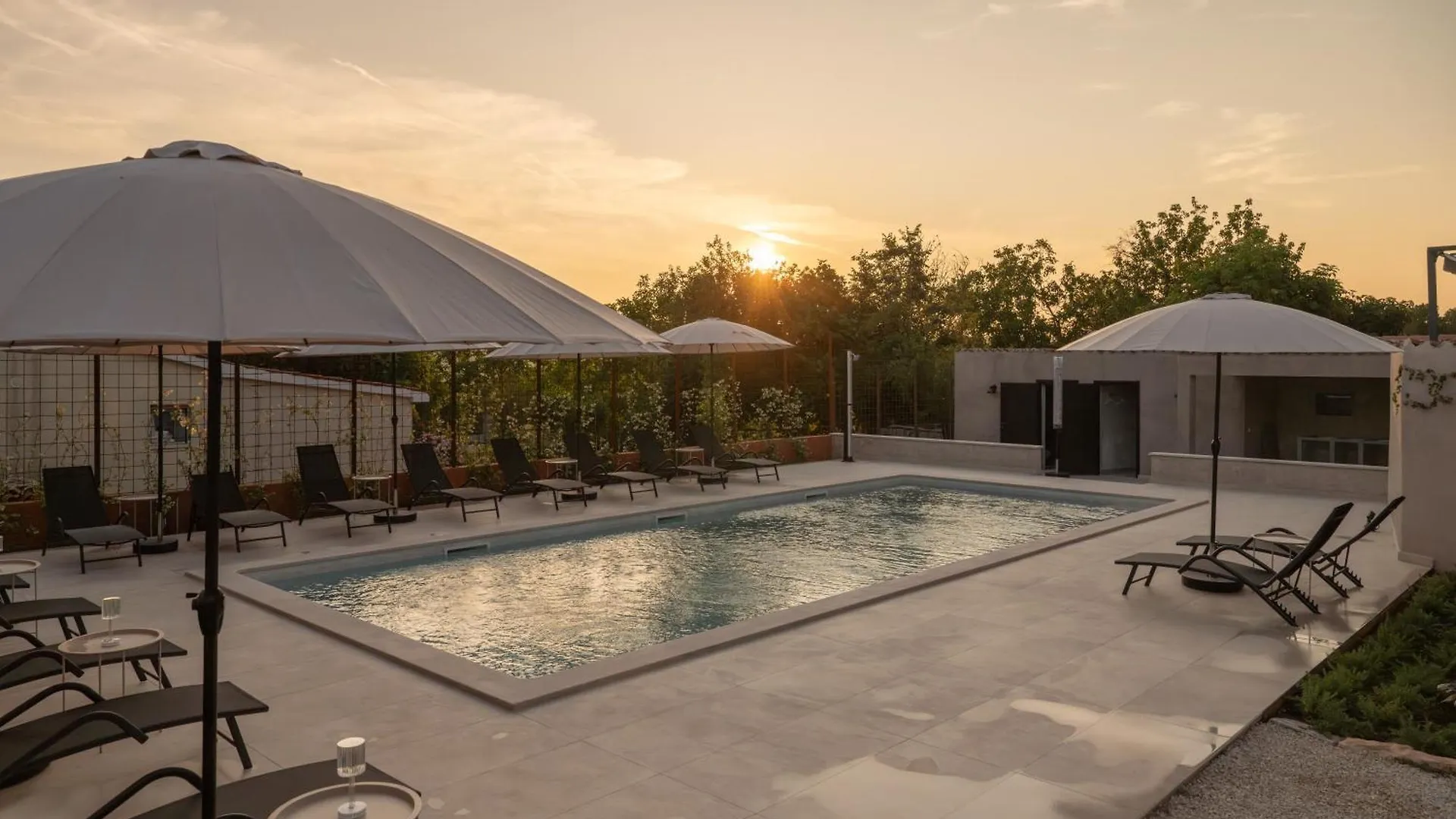 Alojamento de Acomodação e Pequeno-almoço Marichi Residence Marici