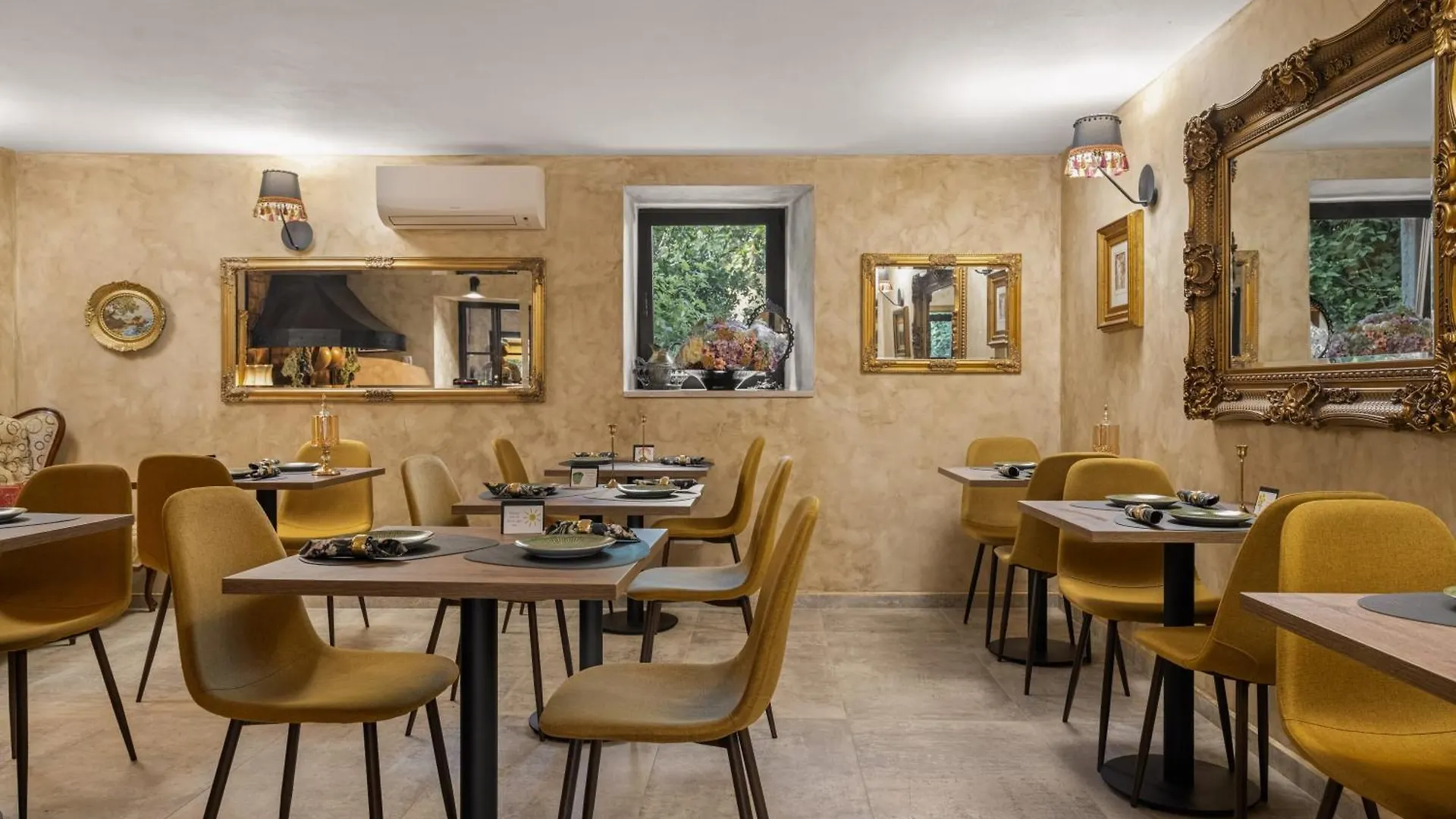 Alojamento de Acomodação e Pequeno-almoço Marichi Residence Marici