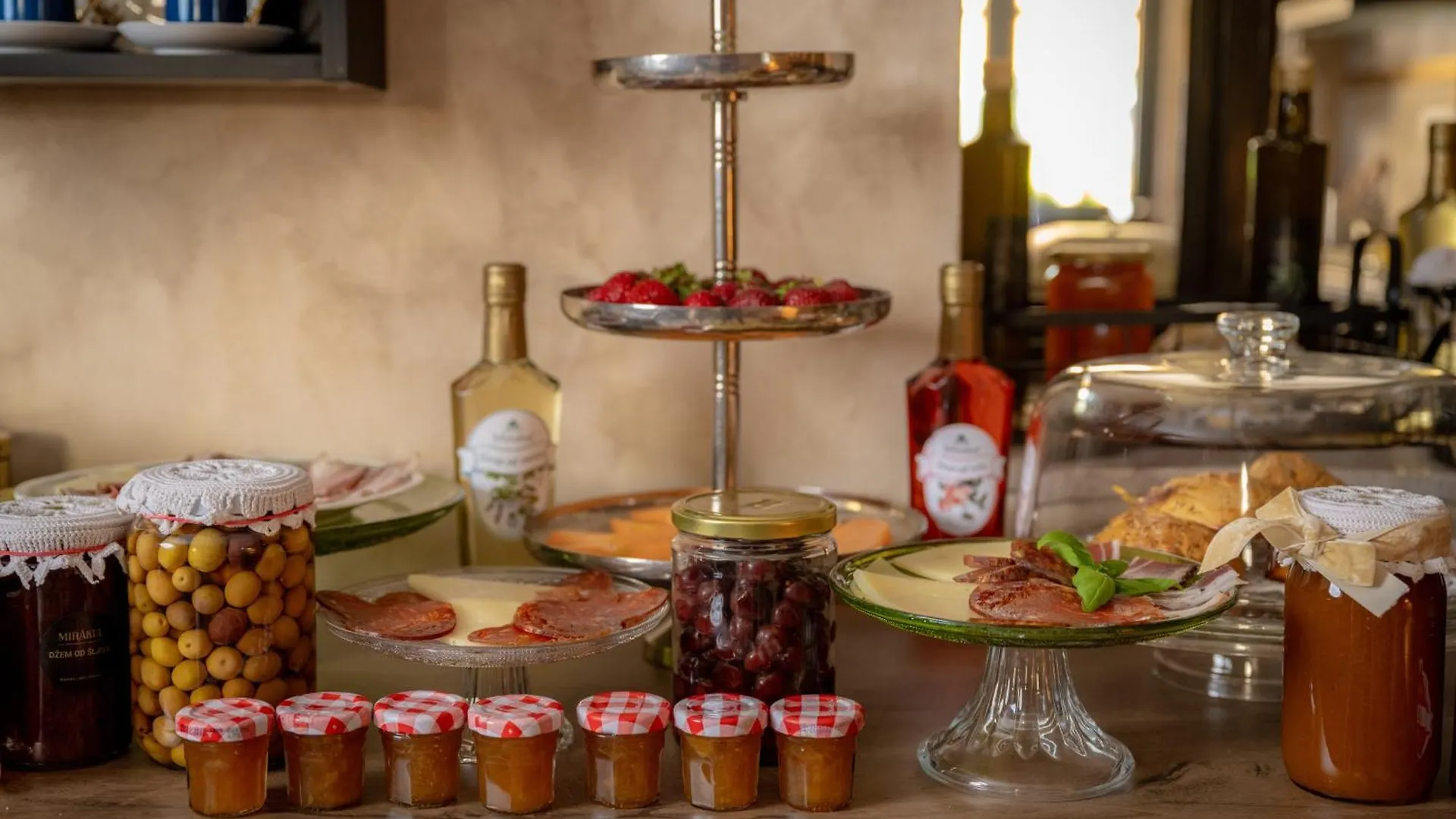 Alojamento de Acomodação e Pequeno-almoço Marichi Residence Marici